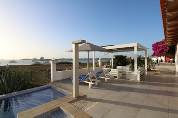 pics/photos/villa1/thumb-102_Terrasse-mit-Blick-auf-Hafen_Terrace-overlooking-the-habor_Terrasse-avec-vue-sur-le-port_Terraço-com-vista-para-o-porto.png