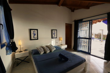 pics/photos/villa1/thumb-110_Gästezimmer_Guestroom_Chambre-d'amis_Quarto-de-hóspedes.png