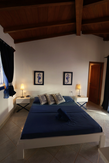 pics/photos/villa1/thumb-300_Gästezimmer_Guestroom_Chambre-d'amis_Quarto-de-hóspedes.png