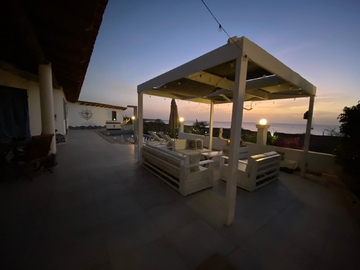 pics/photos/villa1/thumb-320_Lounge-bei-Sonnenuntergang_Lounge-at-Sunset_Salon-au-coucher-du-soleil_Lounge-ao-pôr-do-sol.png