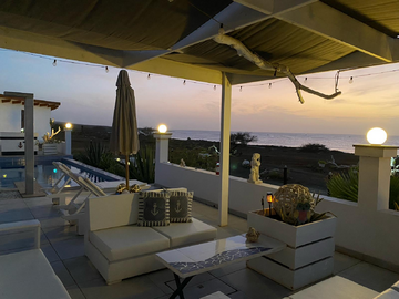 pics/photos/villa1/thumb-330_Lounge-bei-Sonnenuntergang_Lounge-at-Sunset_Salon-au-coucher-du-soleil_Lounge-ao-pôr-do-sol.png
