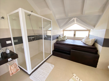 pics/photos/villa2/thumb-150_Master-En-Suite-Badezimmer_Master-en-suite-bathroom_Salle-de-bain-principale-attenante_Banheiro-privativo-principal.png