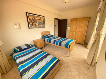 pics/photos/villa2/thumb-180_Gästezimmer_Guest-room-_Chambre-d'amis_Quarto-de-hóspedes.png