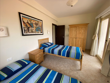 pics/photos/villa2/thumb-183_Gästezimmer_Guest-room-_Chambre-d'amis_Quarto-de-hóspedes.png