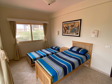 pics/photos/villa2/thumb-184_Gästezimmer_Guest-room-_Chambre-d'amis_Quarto-de-hóspedes.png